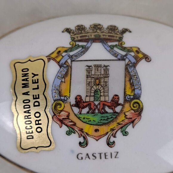 White Porcelain Trinket Box Hand Painted "Gastiez" Lions and Crown Made in Spain - Picture 3 of 12